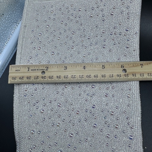 Unbranded light cream/white boots with pearls and iridescence Size 8.5 4” Heel - Picture 9 of 9